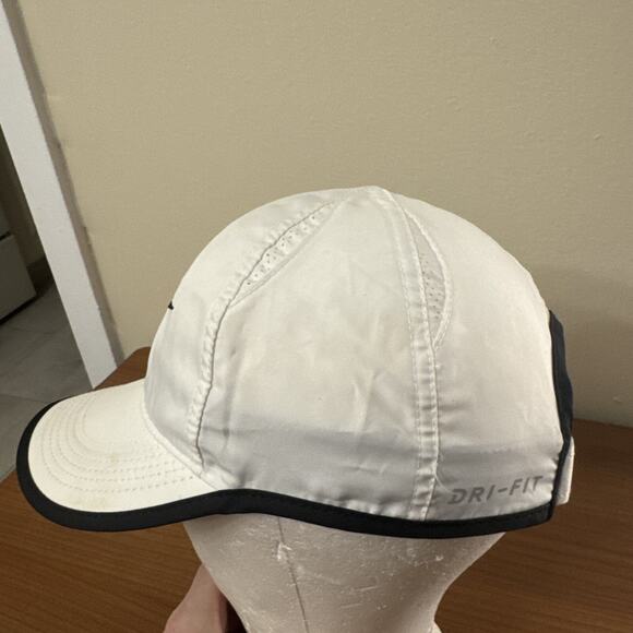 Nike Hat Cap Strap Back White Black Swoosh Featherlight Golf Tennis Running - Picture 4 of 13